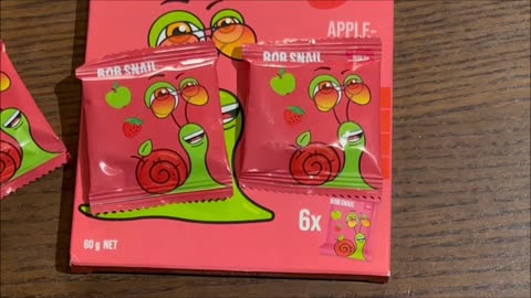 BOB Snail Apple Strawberry Rolls Product vs Packshot