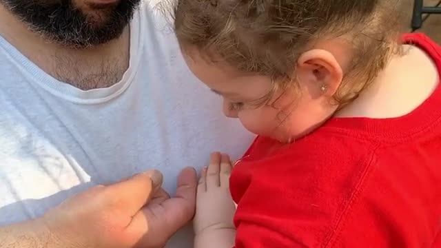 Sweet Little Girl Is So Brave To Hold An Inchworm