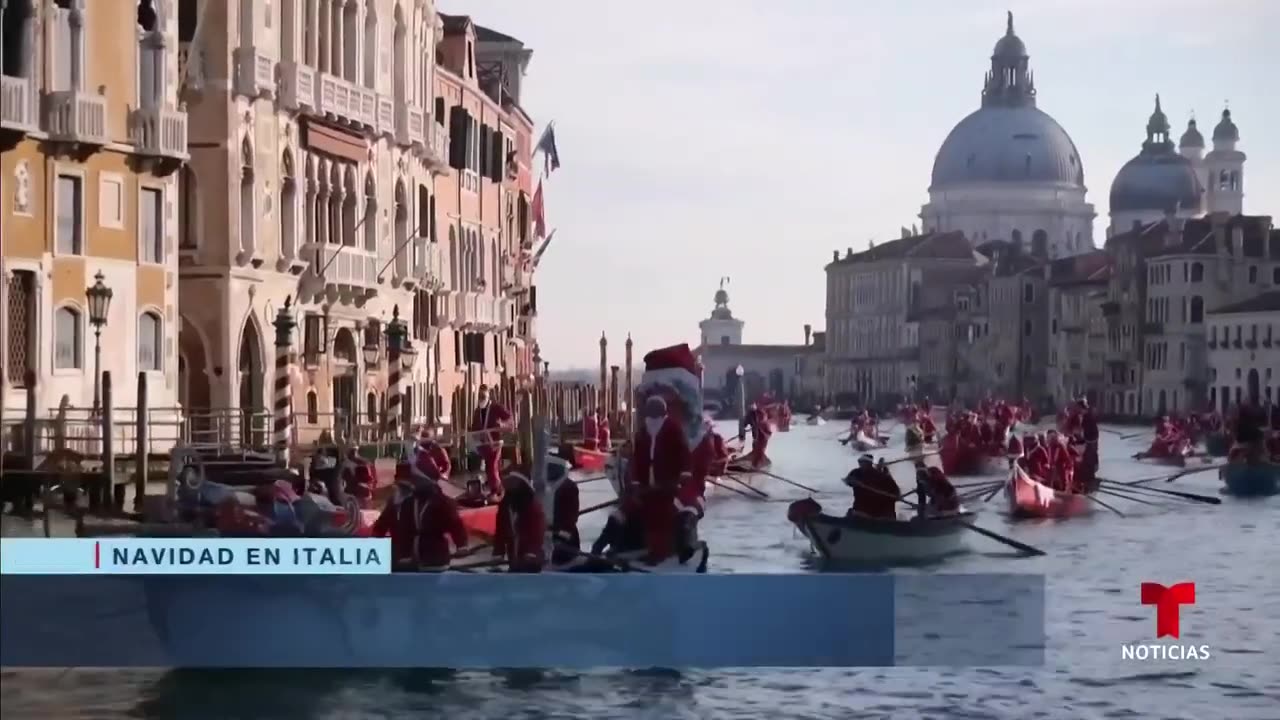 Santa Claus cambia los trineos por las góndolas en Italia