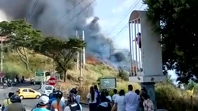 Controlan grave incendio forestal que se registró en Floridablanca