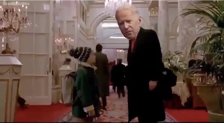 President Trump gets Airbrushed out of Home Alone 2