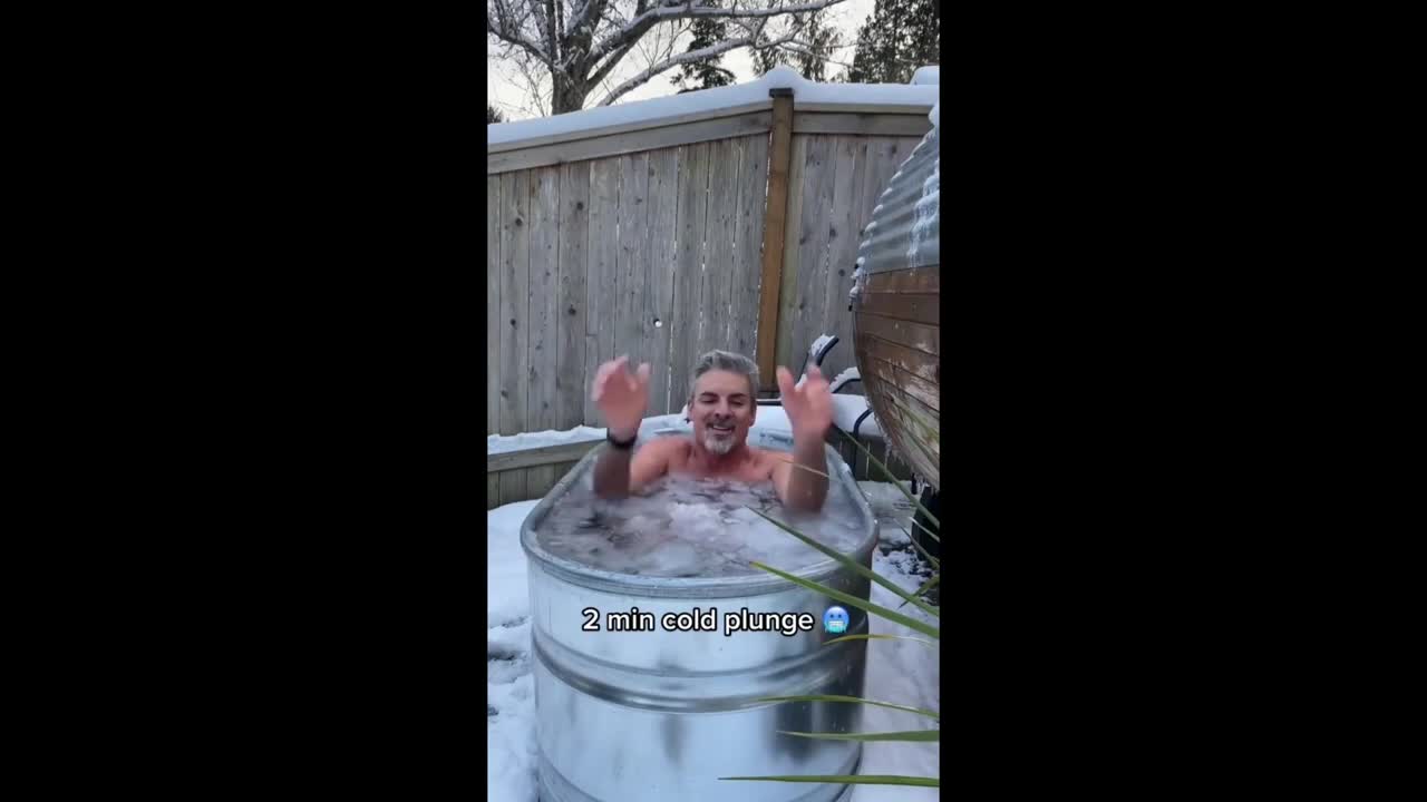 Man sits in freezing ice bath for two whole minutes