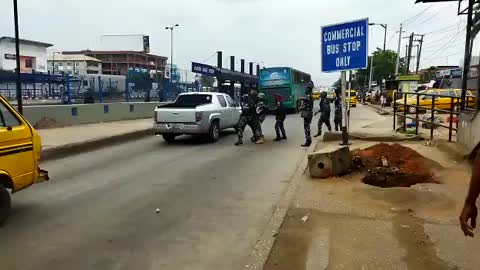 Man slapped by Nigerian Police