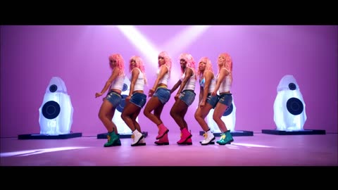 Nicki_Minaj_-_Super_Bass__Official_Video_