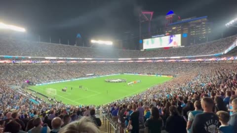 Mic Goes Out During National Anthem and the Reaction was Amazing