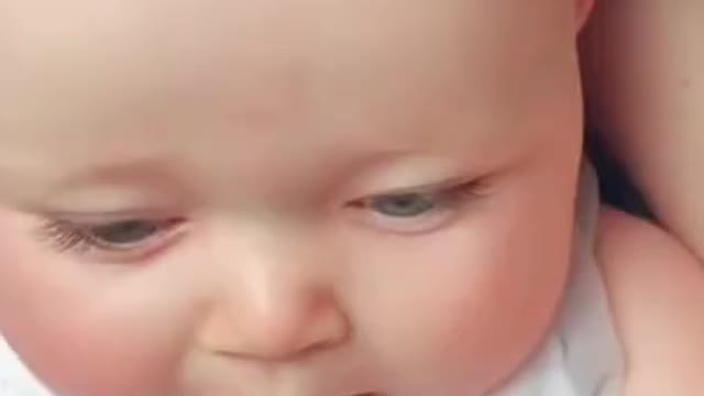 Funny Confusing baby - Cute video Tiktok (1)