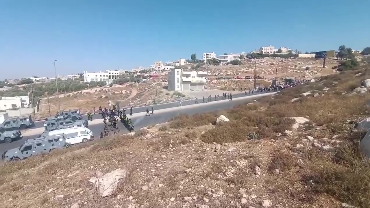 Jordanian forces use tear gas to prevent protestors from reaching border with Israel