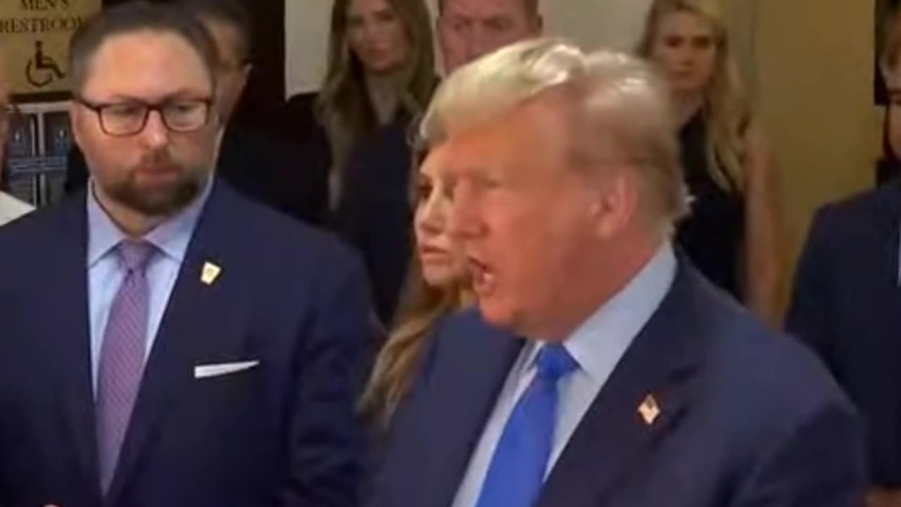 TT Trump Trả Lời Truyền Thông Trước Khi Vào Trong Tòa New York 2/10/2023