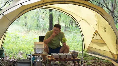 Eat hot pot outdoors in autumn, don't be too happy with seafood in rice soup!