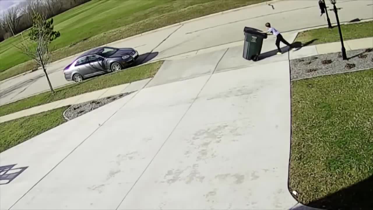 Garbage Can Takes Out Kid, very funnyt moment