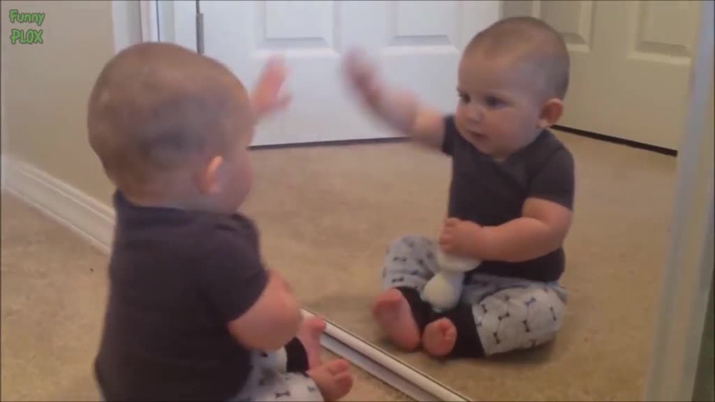 Hilarious reaction of a baby to his reflection in the mirror