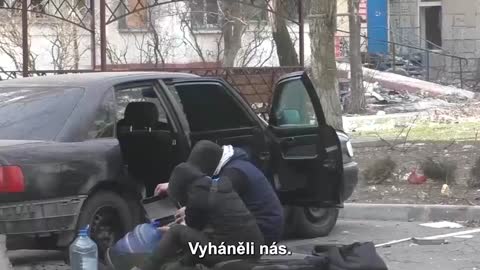 Obyvatel Mariupolu vypráví, jak Azov ostřeloval civilisty z minometů