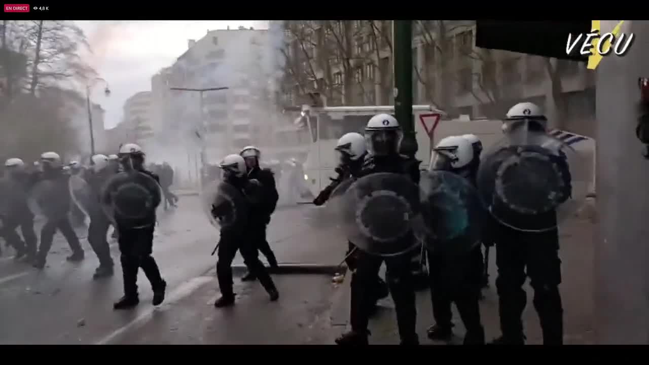 Belgium, Brussel Thousands demonstrated against Covid-19 restrictions.Police use water cannons