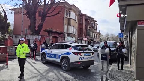 Gunmen kill one in Istanbul church attack