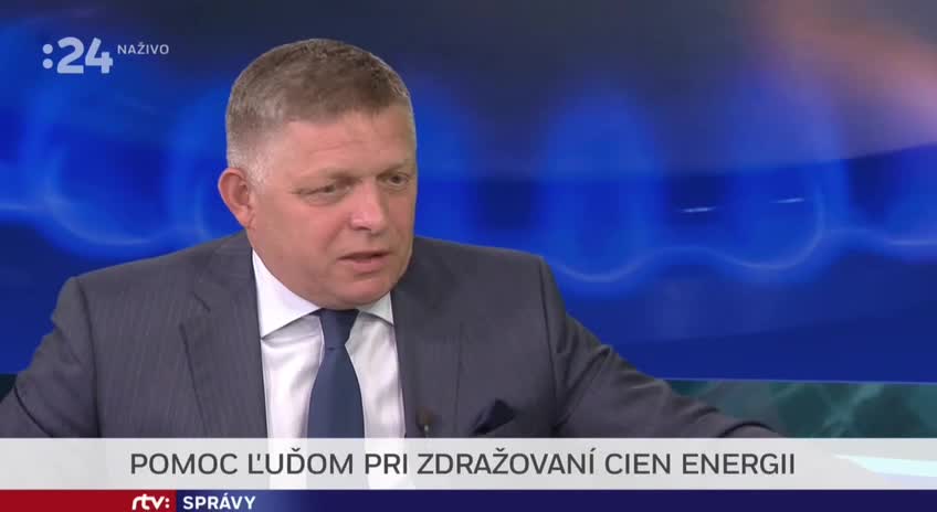 Fico: Do politiky sa dostali malé decká a blázni