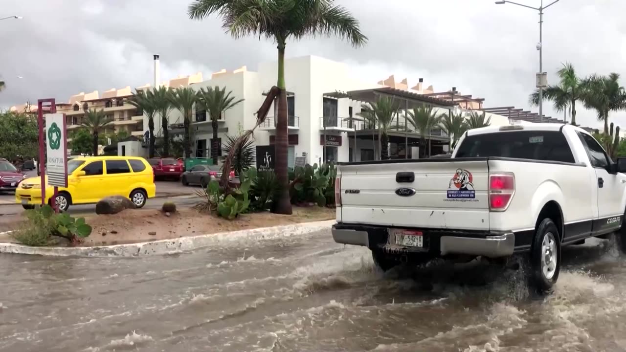 Ileana floods roads after making landfall in northern Mexico