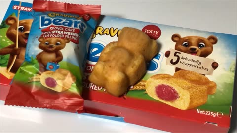 Cravingz Sponge Cake Bears Packshot vs Product