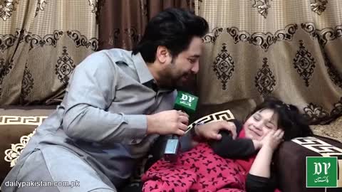 mama papa k paon baty hain😂😂