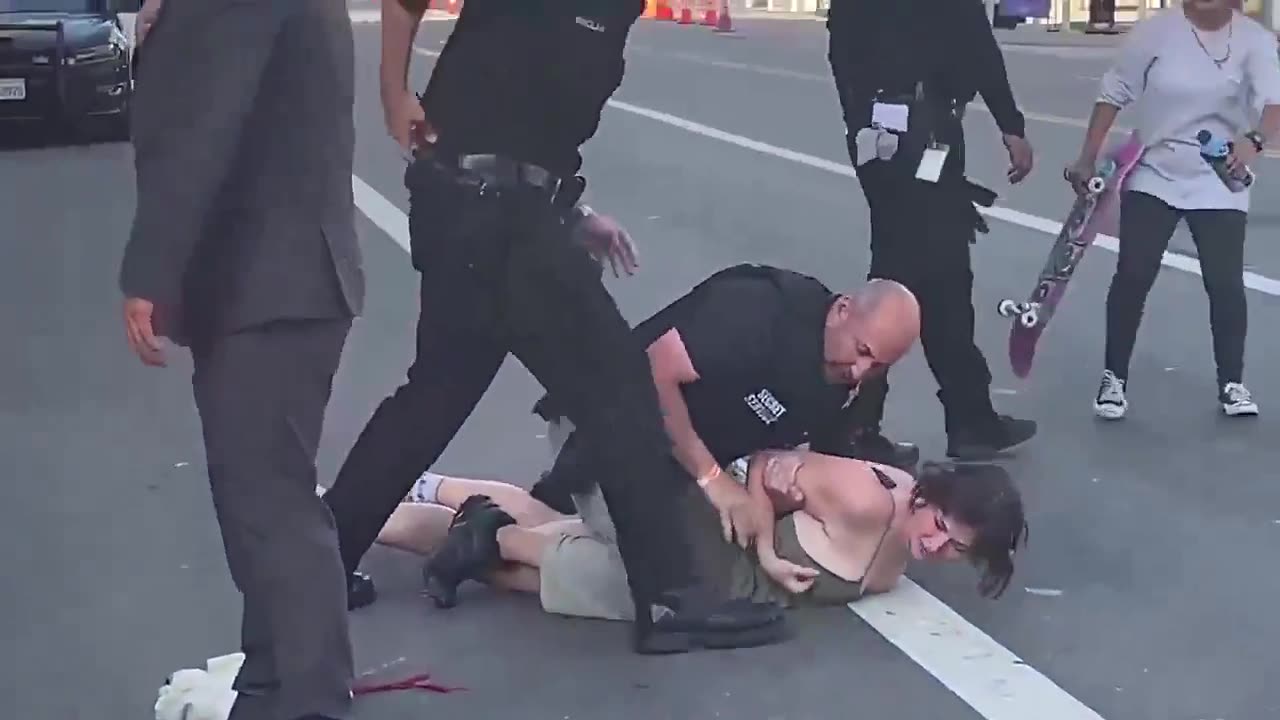 Liberal Gets Tackled By Cop After Interfering With A Motorcade