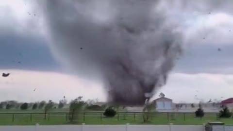 Man barely escapes tornado