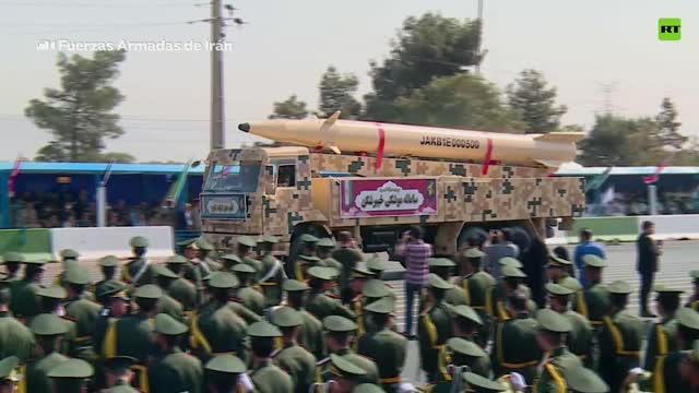 L'Iran svela il suo nuovo missile balistico Rezvan,durante una parata militare a Teheran può essere lanciato da diverse piattaforme fisse e mobili,con una gittata fino a 1.400 chilometri in direzione del regime sionista cazaro d'Israele