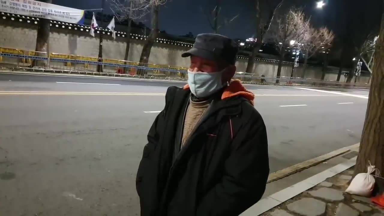 20200305_V3_S01(cugUvGQrymI)집회라곤 처음으로 대구에서 이밤에 청와대로 올라온 어르신! 왜_