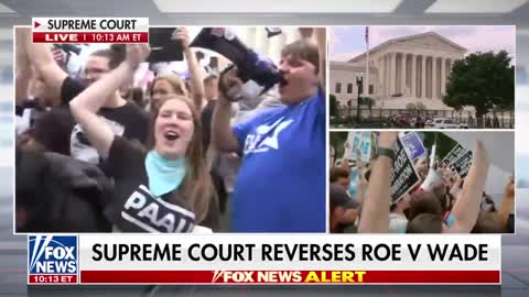 Supreme Court strikes down Roe v. Wade