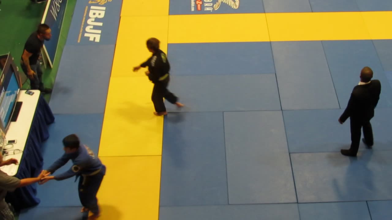 Jiu-Jitsu Kids Rolling 8