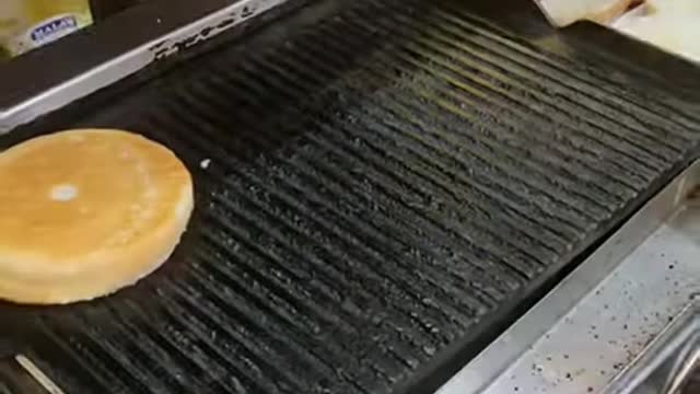 Aloo Tikki Burger Just Rs 40_- in North Delhi -- North Delhi Food