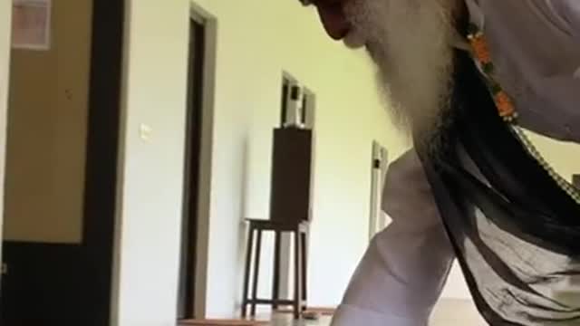 Sadhguru Handling cobra 🐍