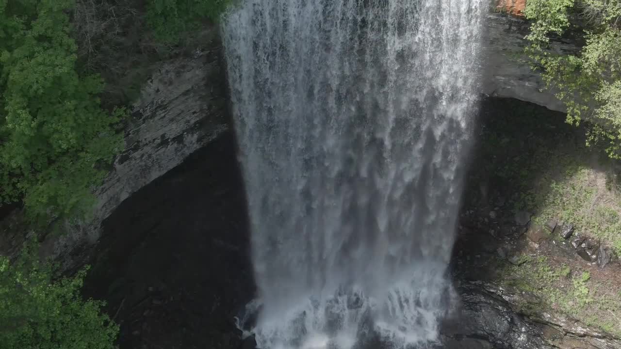 30 seconds of waterfall sound that will put you to sleep