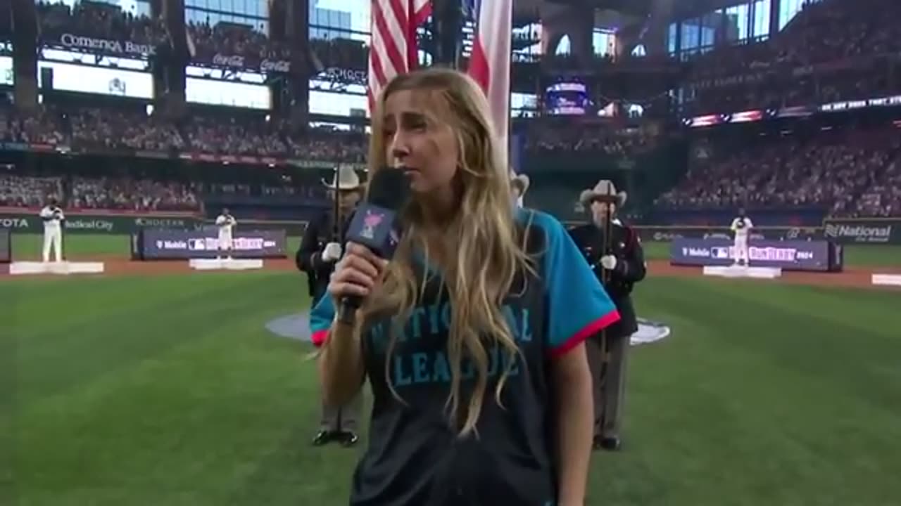 Destrozan a Ingrid Andress por Inesperada Interpretación de Himno Nacional en el Home Run Derby 2024