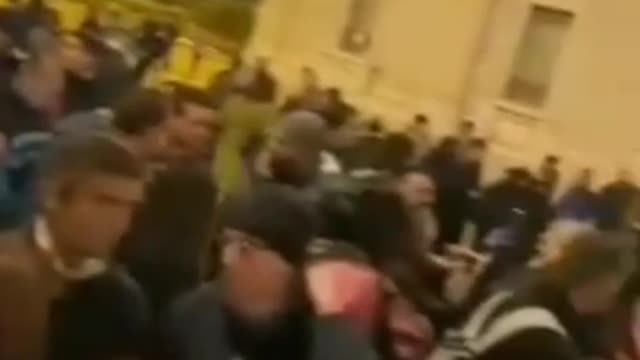 2021-10-25 Италия, Триест. Митинг против ковид-паспортов. Нам всегда и везде врут