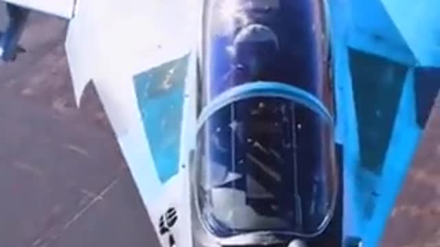 ΤΙ ΚΟΙΤΑΕΙ Ο ΠΟΥΤΙΝ???????