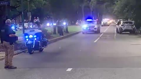 Motorcade of Donald Trump arrives to Uptown New Orleans home of Boysie Bollinger.