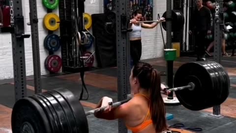 Impossible front squat weightlifting 🧡
