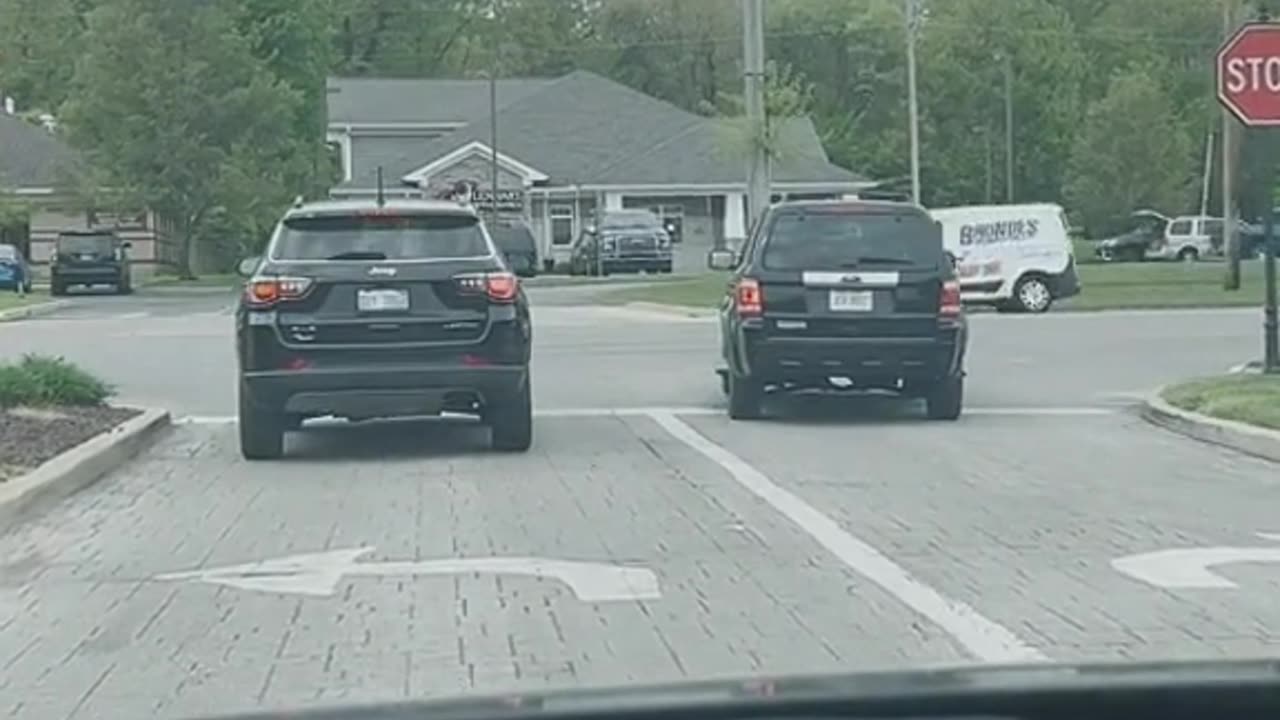 Two Cars Diverge,On A Road Not Followed - dashcamvideos