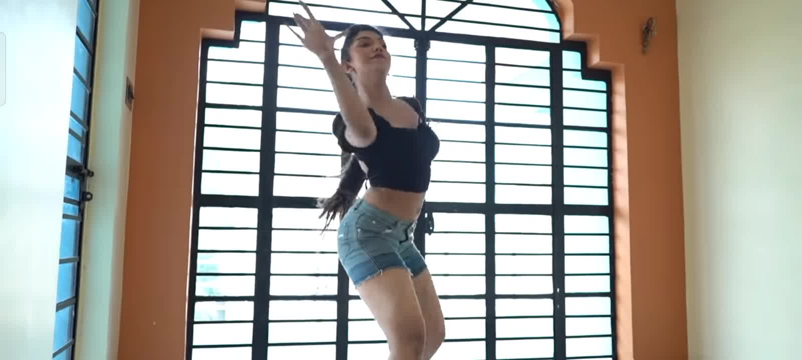 Sharara // mere yaar ki shadi hai // sreetama baidya dance cover