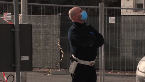 Violinist Plays Tribute Concert On Italy Hospital Roof