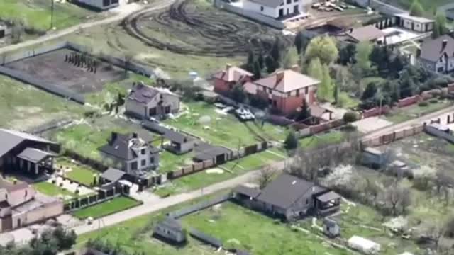 2 Ukrainian Tanks try hiding in the Donbas