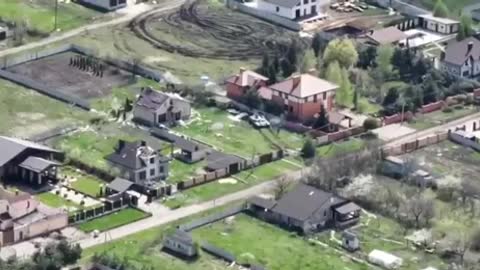 2 Ukrainian Tanks try hiding in the Donbas