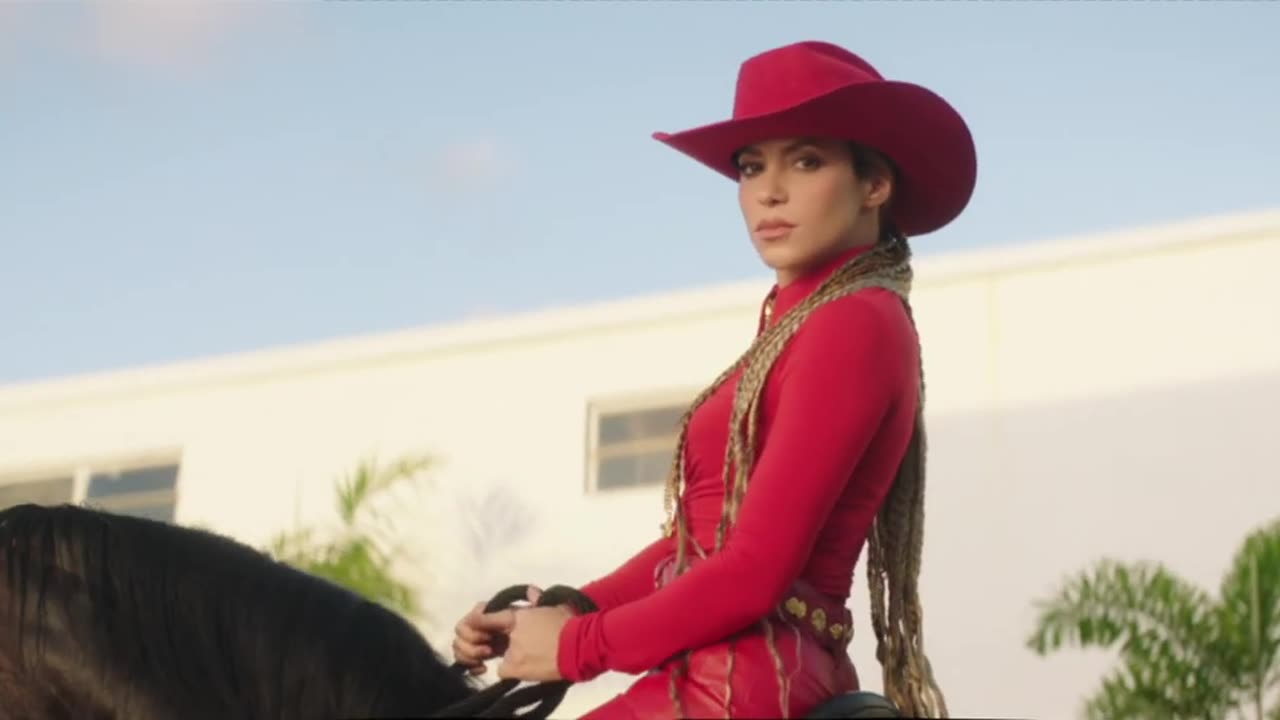 Shakira, Fuerza Regida - El Jefe (official video)