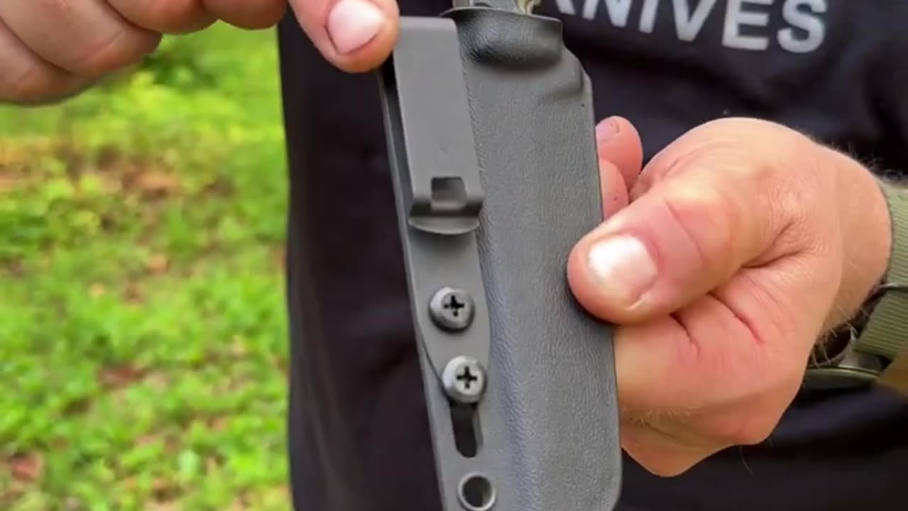 You Won't Believe How Easy it is to Conceal a Fixed Blade in Your 🥾 Boot!