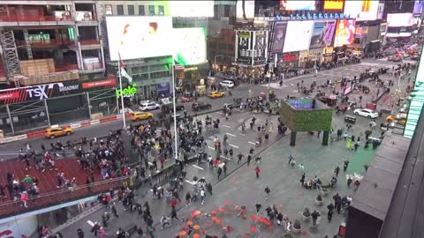 URGENT: A loud explosion has been heard moments ago in Times Square