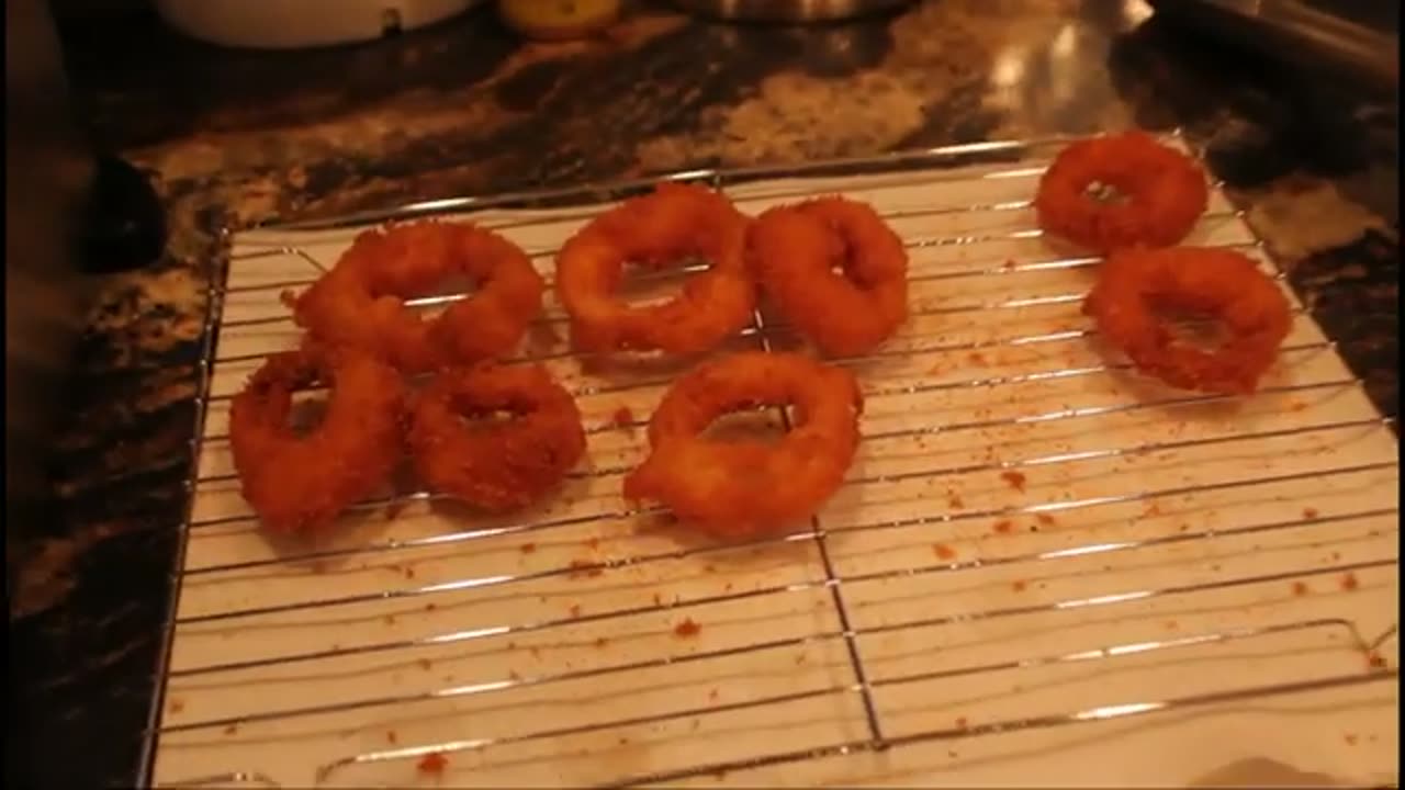 Best Crunchy A and W style Onion Rings Recipe! - How to make Crunchy A and W Onion rings