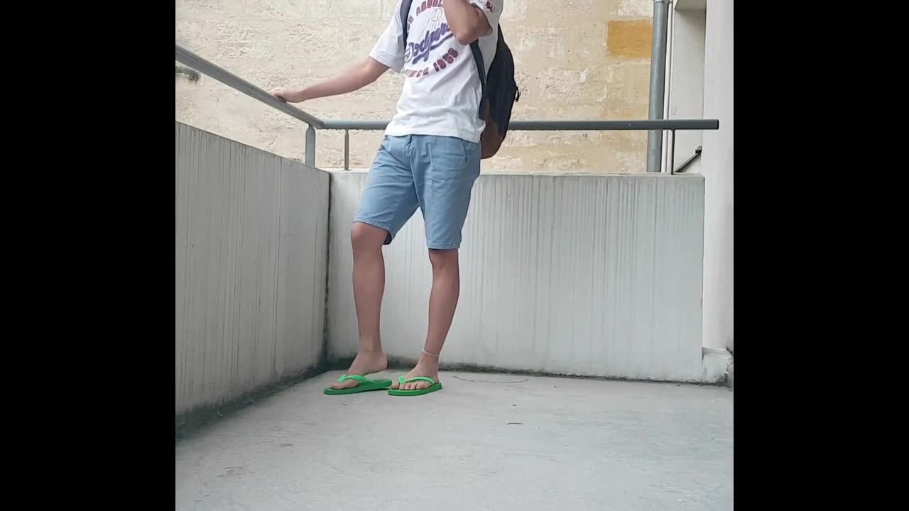 Candid Boyfeet In Flip Flops Outside