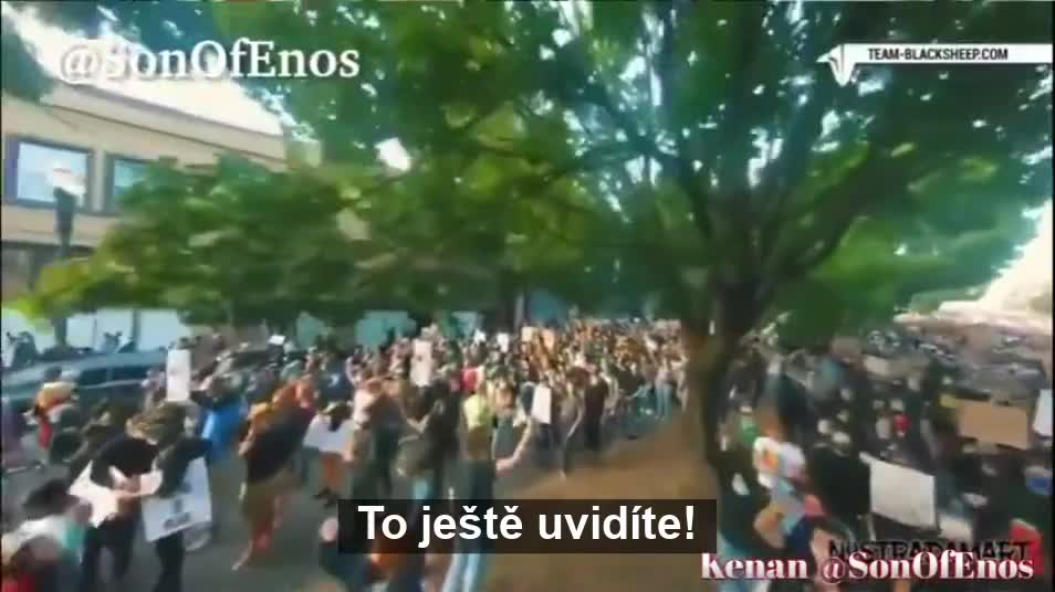 Trump zpívá "Tohle už si nenecháme líbit"