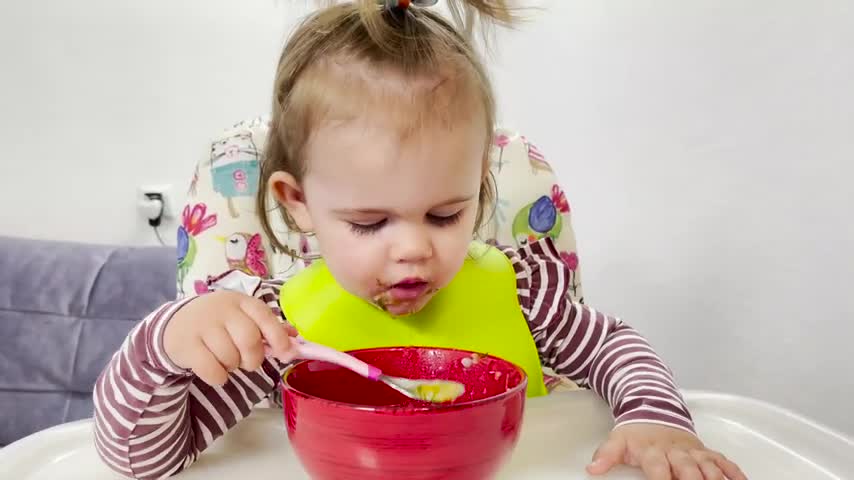 18_Month_Old_Baby_Eats_on_Her_Own