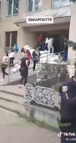 Enraged women staged a pogrom in the military enlistment office of Khust in Transcarpathia