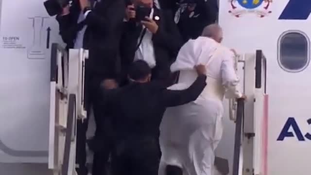 ΣΚΟΝΤΑΨΕ Ο ΠΑΠΑΣ.